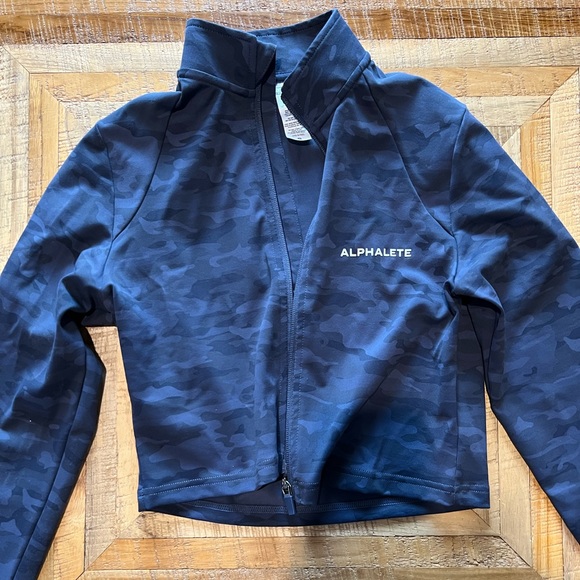 Alphalete Blue Camo Crop Zip Jacket - Picture 3 of 3